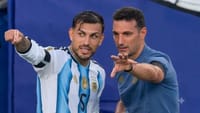 Paredes y Scaloni: la charla táctica que se viralizó en el triunfo ante Suiza imagen del post