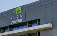Nvidia recorta más de la mitad de sus clientes de chips de IA en Asia por el desvío a China imagen del post