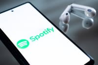 Spotify elimina 75 millones de canciones falsas y spam generado por inteligencia artificial.