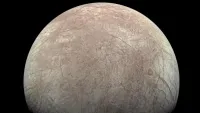 Europa guarda el doble de agua que los océanos de la Tierra, pero el hielo la aísla imagen del post