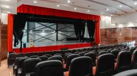 Empty theater with red curtains, ready for performance in Lerma de Villada.