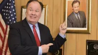 Muere Dennis Haskins, el director Belding de "Saved by the Bell", a los 75 años imagen del post