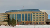 El Centro Municipal Aurora (Ayuntamiento), ubicado en 15151 East Alameda Parkway en Aurora, Colorado.