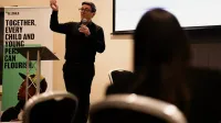 Andy Burnham habla sobre la Estrategia Nacional de la Juventud en AllChild Event, Wigan