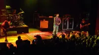 Deftones actuando en Shepherd's Bush Empire en Londres, Reino Unido el 24 de agosto de 2011.