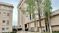 Construida en 1974, esta torre de oficinas, diseñada por Varney, Sexton y Sydnor al estilo brutalista, fue construida en la parte trasera (oeste) del Capitolio del Estado original de
