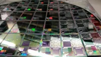 Una fotografía de una oblea de 12 pulgadas de bancos de pruebas microelectrónicos