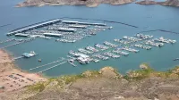 Vista aérea del puerto deportivo rodeado de puertos deportivos en Hemenway Harbour Keywords: aéreo; aguamiel; puerto deportivo; concesión; puerto de barcos de Las Vegas; princesa del