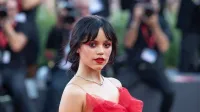 La actriz Jenna Ortega en el 81º Festival Internacional de Cine de Venecia