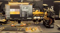 Configuración moderna de equipo de juego en exhibición en una tecnología de exposición.