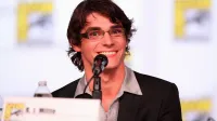 RJ Mitte hablando en el San Diego Comic-Con International 2012 en San Diego, California.