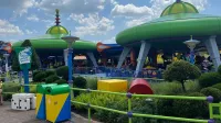 Platos de remolino alienígena (Orlando) mayo de 2023.
