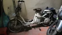 Esta es la vieja bicicleta eléctrica que tenía cuando era estudiante en HMU, la extraño
