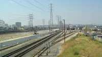 Río Los Ángeles mirando al norte desde el puente de la calle 7.