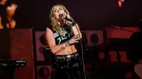 Miley Cyrus Primavera19 -239 (48986302932)