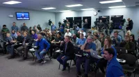 Elon Musk, director ejecutivo y diseñador principal de SpaceX, habla a los medios de comunicación durante una conferencia de prensa en el Centro Espacial Kennedy de la NASA en Florida