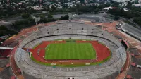 Una impresionante vista aérea del Estadio Olímpico Universitario en la Ciudad de México, mostrando su gran arquitectura.