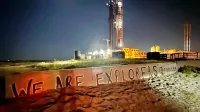 SpaceX Starship en su plataforma de lanzamiento antes del lanzamiento de su prueba de vuelo integrada 5.