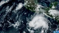 El huracán Simon cuelga cerca de México, mientras que la tormenta tropical Trudy se forma cerca en el Pacífico oriental.