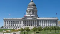La fachada frontal del Capitolio del Estado de Utah en Salt Lake City.