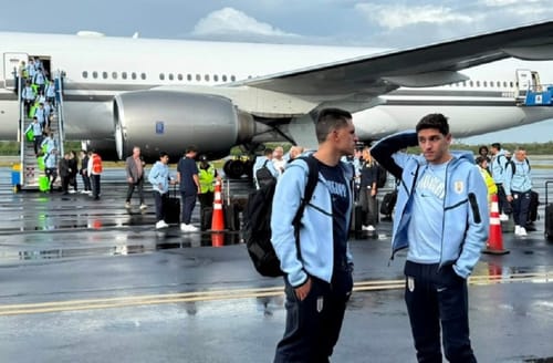 Castigados en Uruguay: Cancelan vuelo privado de la selección y cada quien que se regrese como pueda imagen del post