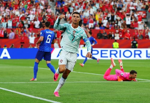 Portugal remonta y vence 2-1 a Croacia con polémico final con gol anulado imagen del post