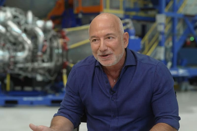 Jeff Bezos pide quitar impuestos a bajos ingresos, defiende a multimillonarios y minimiza el miedo a la IA imagen del post
