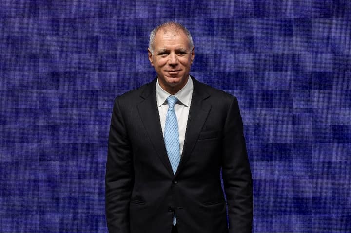 El CEO de HSBC le dice a 200,000 empleados que adopten la IA o corren el riesgo de quedarse atrás