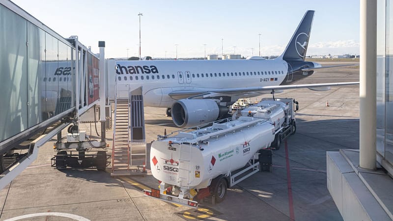 Aerolíneas europeas aseguran suministro de turbosina para el verano pese a niveles récord de reservas bajas