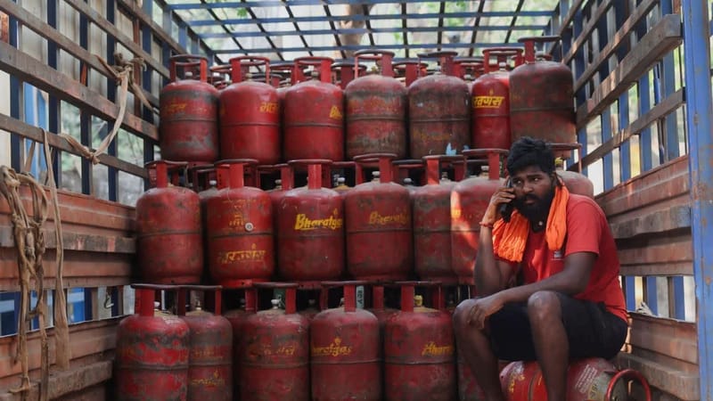 La crisis de gas LP en India eleva los precios de la gasolina en California
