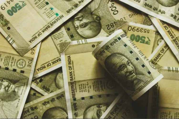 La rupia, el peso y la rupia indonesia alcanzan mínimos históricos por la crisis del petróleo que golpea a las divisas asiáticas