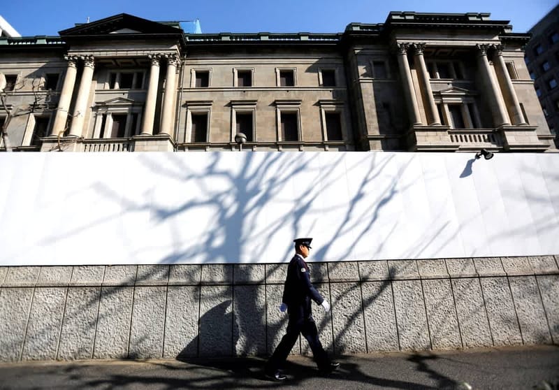 Koeda del Banco de Japón respalda alza de tasas por inflación impulsada por la guerra.
