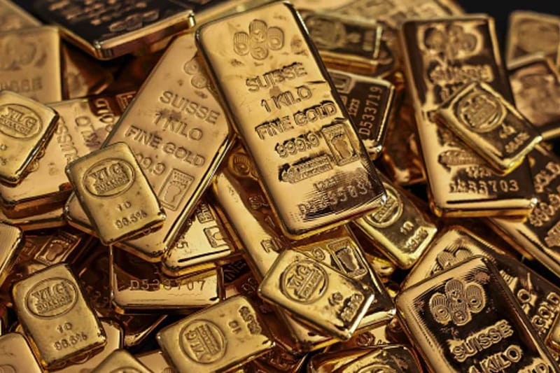 El oro cae a mínimos de dos meses antes de la publicación de las minutas de la Fed