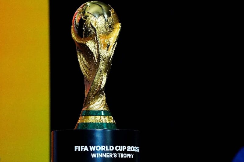 El jefe de la FIFA se reúne con funcionarios iraníes para discutir la participación en la Copa del Mundo