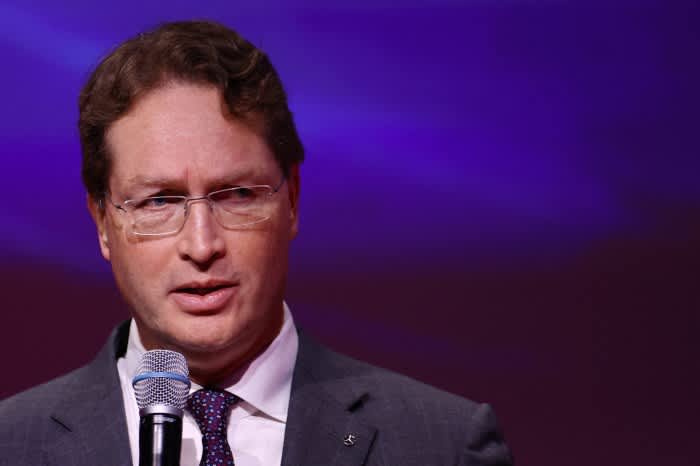 El CEO de Mercedes-Benz afirma que la automotriz está dispuesta a entrar en la producción de defensa