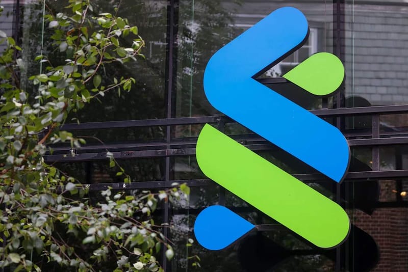 Standard Chartered recortará puestos corporativos en un 15% para 2030