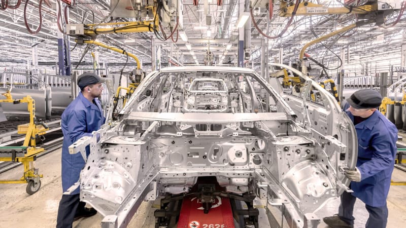 Vehículos eléctricos Voyah de Dongfeng que serán fabricados en la planta de Stellantis en Francia.