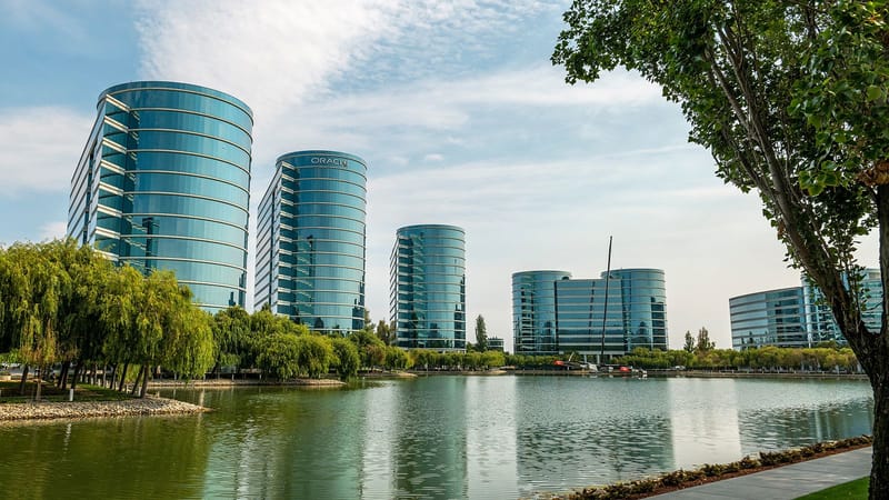 Oracle registra su peor semana bursátil desde el crash del .com: cayó 19% en cinco días y la deuda ya supera los $130,000 mdd imagen del post
