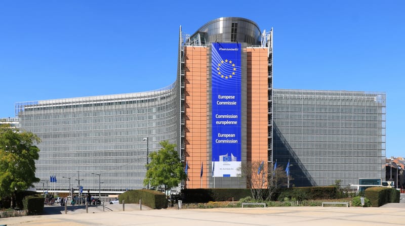 La UE va contra su dependencia de Big Tech con un plan de cloud, IA y chips europeos imagen del post