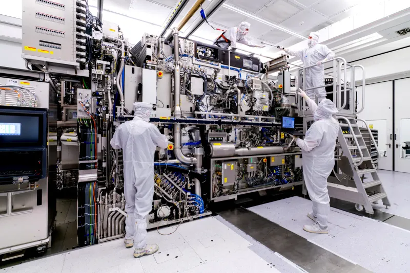 EE. UU. sospecha que una máquina de chips EUV de ASML llegó a China; la empresa lo niega imagen del post