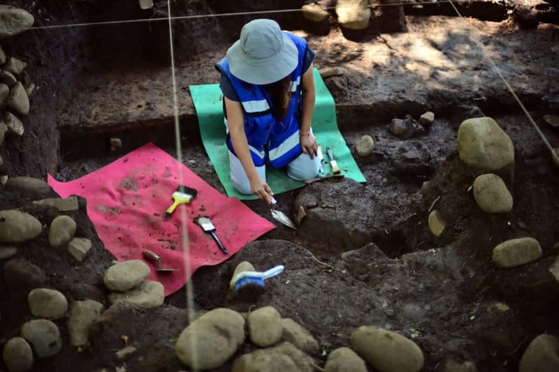 Hallan en Coatepec un centro ceremonial prehispánico de 1,500 años con una estela de rasgos mayas única en su tipo imagen del post