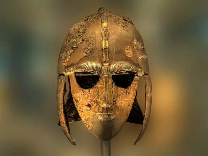 Un sello de bronce hallado en Kent cuestiona el origen escandinavo del casco de Sutton Hoo imagen del post