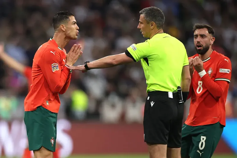 La FIFA ya anunció a los árbitros para México vs Ecuador: Te impactará su historial imagen del post