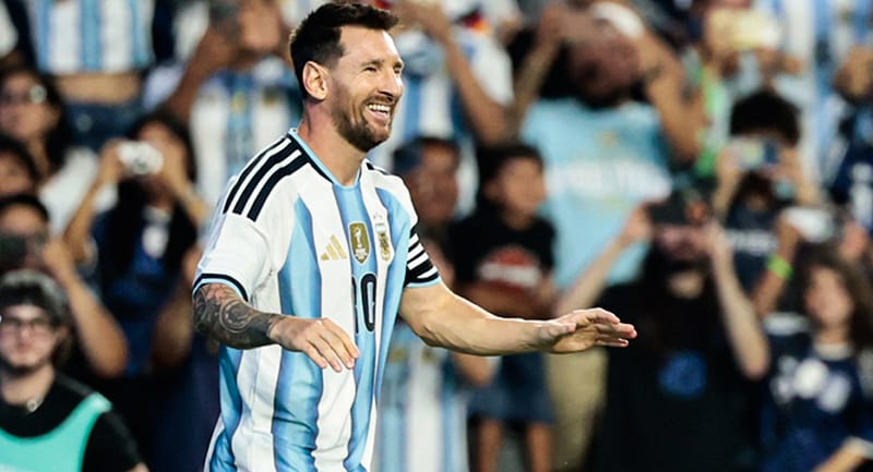 ¡Debut campeón! Argentina golea a Argelia con Hat-Trick de Messi imagen del post