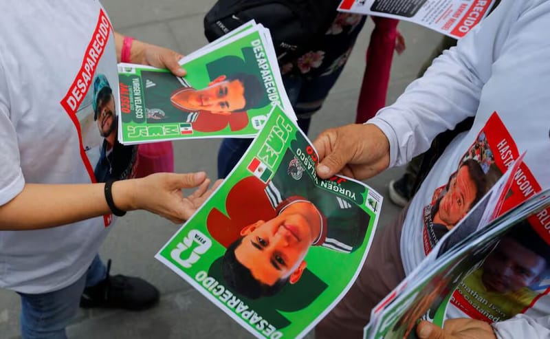 Crean “álbum” de desaparecidos para protestar en México en el Mundial 2026 imagen del post