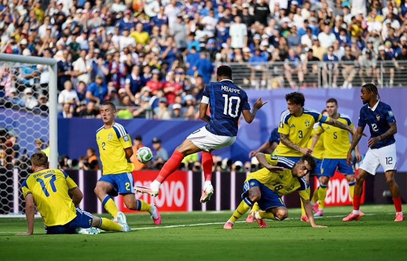 Francia golea 3-0 a Suecia y avanza a 8vos contra Paraguay imagen del post