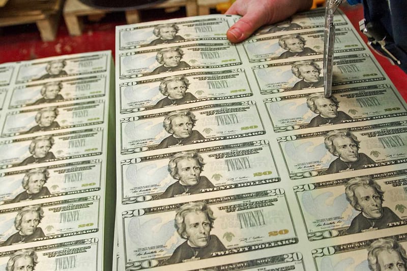 El dólar registra su mayor ganancia trimestral de 2026, sacudiendo a las divisas globales
