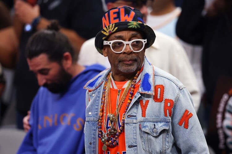 Los fans piden anillo de campeón para Spike Lee tras el primer título de los Knicks en 53 años imagen del post