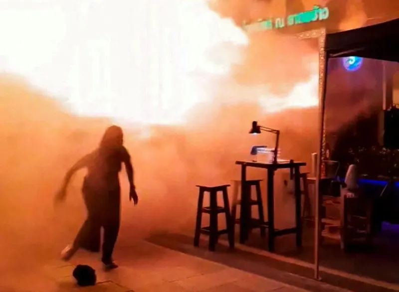 Incendio en un bar de Bangkok deja al menos 28 muertos y apunta a negligencia imagen del post