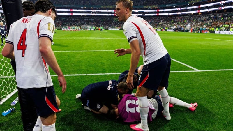 Sin jugar un minuto, Jordan Henderson se lesiona festejando ante México y queda fuera del Mundial imagen del post